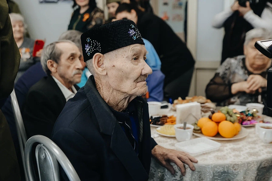 «Ваши внуки выполняют свой воинский долг. Ничуть не хуже» - Магдеев ветеранам