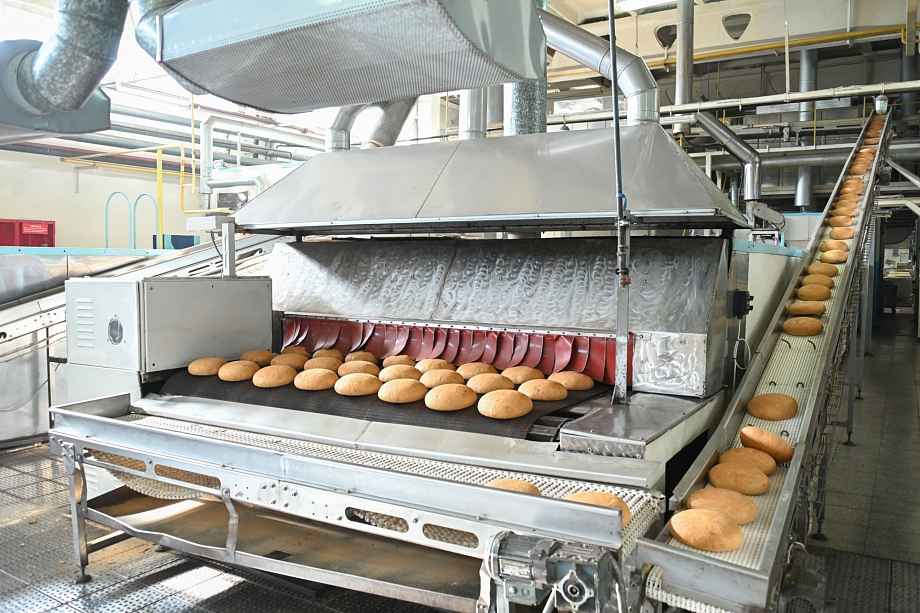 Минниханов в Челнах обсудил ситуацию с производителями хлеба и мяса