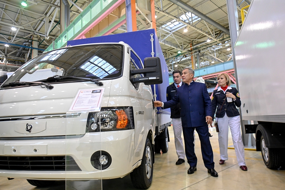 Мантуров и Минниханов запустили автопроизводство в Елабуге (фото)