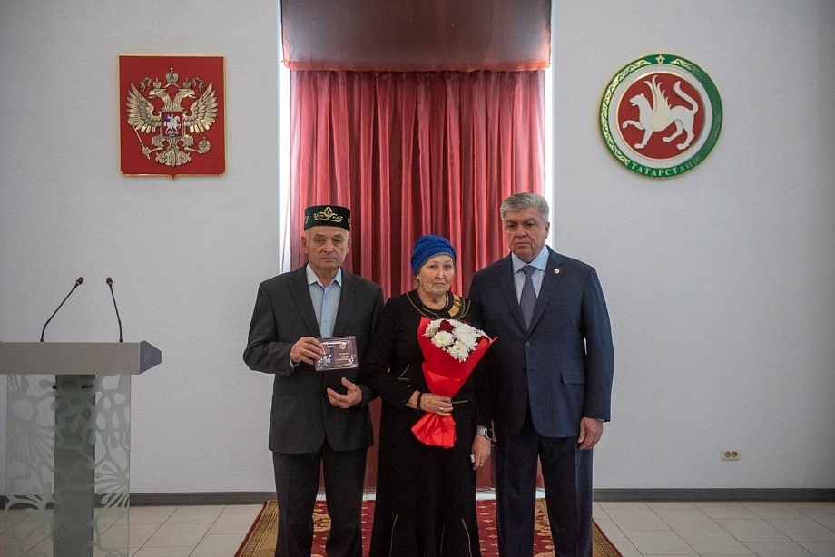 Магдеев вручил ордена Мужества родственникам бойцов, погибших в СВО 