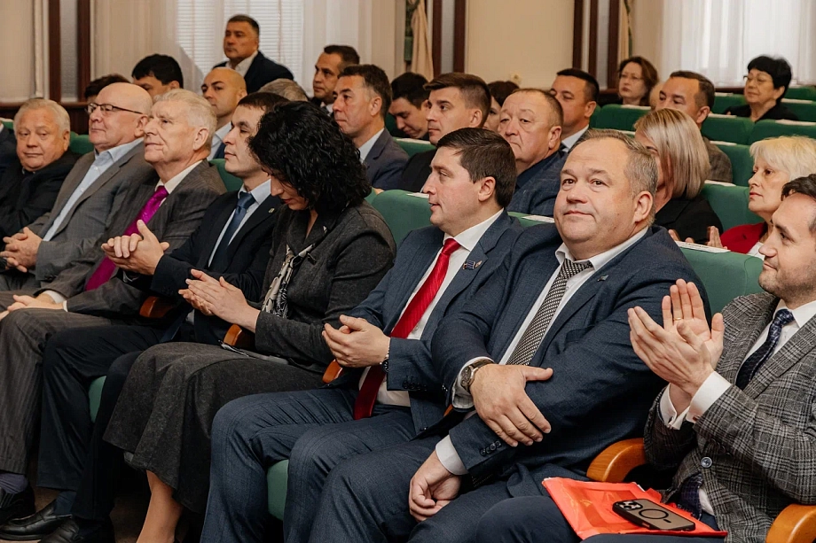 «Выступать после Наиля Гамбаровича все равно, что выйти, поблагодарить и сесть обратно на место»