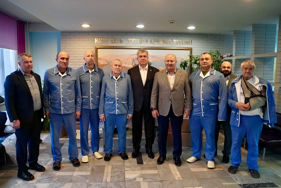 Наиль Магдеев навестил в Москве раненых бойцов