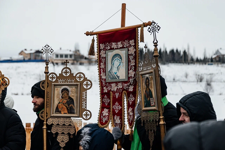 Фото: православные Челнов приняли участие в Крестном ходе