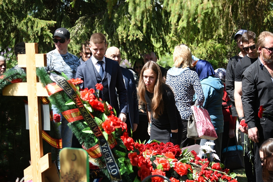 В Челнах похоронили погибшего на Украине многодетного отца Василия Маковеева