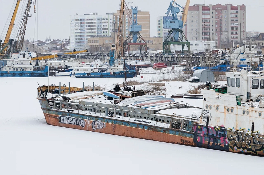 Фото: где зимует скандально известный сухогруз «Аякс» 