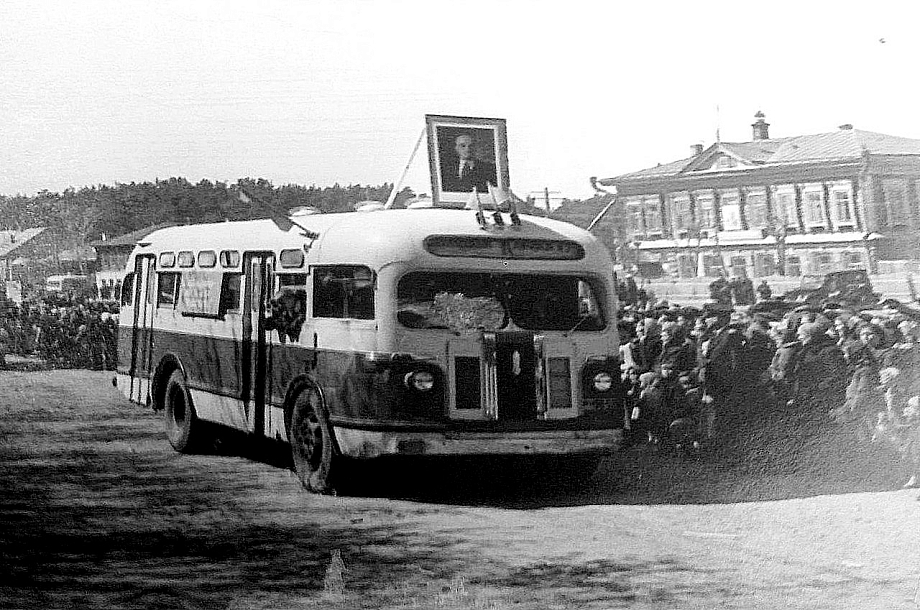 «Гармошки», газельки и НЕФАЗы – на чем перевозили челнинцев в разные годы (фото)