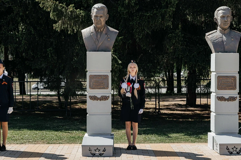 В Челнах торжественно открыли бюст Героя России Сергея Чебнева (фото)
