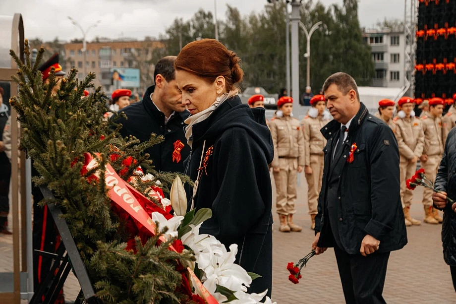 Силовики, депутаты и чиновники: как несли Вахту Памяти в Челнах (фото)