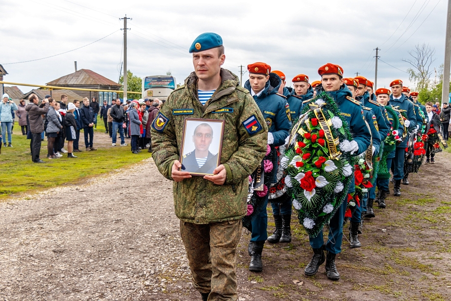 В Татарстане простились с погибшим санитаром десантной бригады