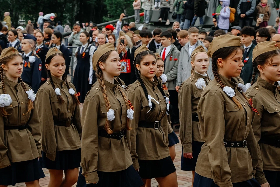 В Челнах почтили память 12 героев, чьи бюсты установлены в парке Победы (фото)