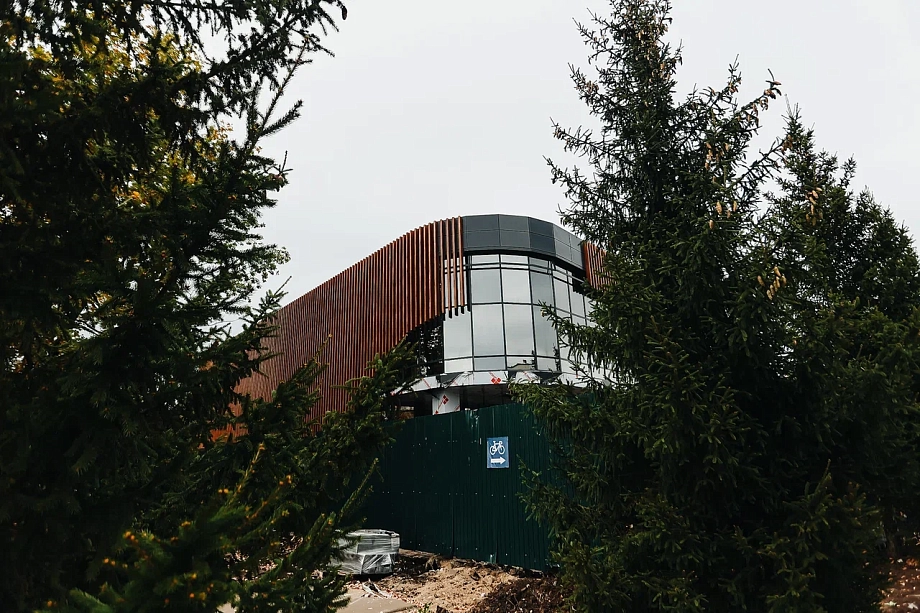 Фото: как идет строительство скандального объекта в парке Победы