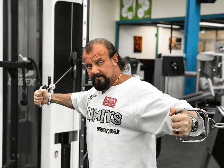 Легендарный бодибилдер Николай Ференец борется с мышиной лихорадкой Легендарный бодибилдер Николай Ференец борется с мышиной лихорадкой