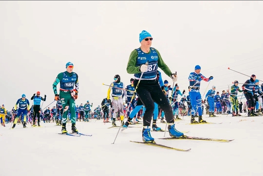 ВТБ: более 3,9 тысячи спортсменов закрыли сезон на Югорском лыжном марафоне