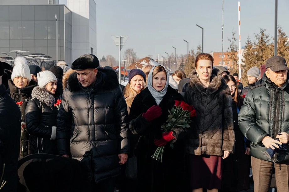 В Челнах возложили цветы в честь первого гендиректора «КАМАЗа» Васильева (фото)