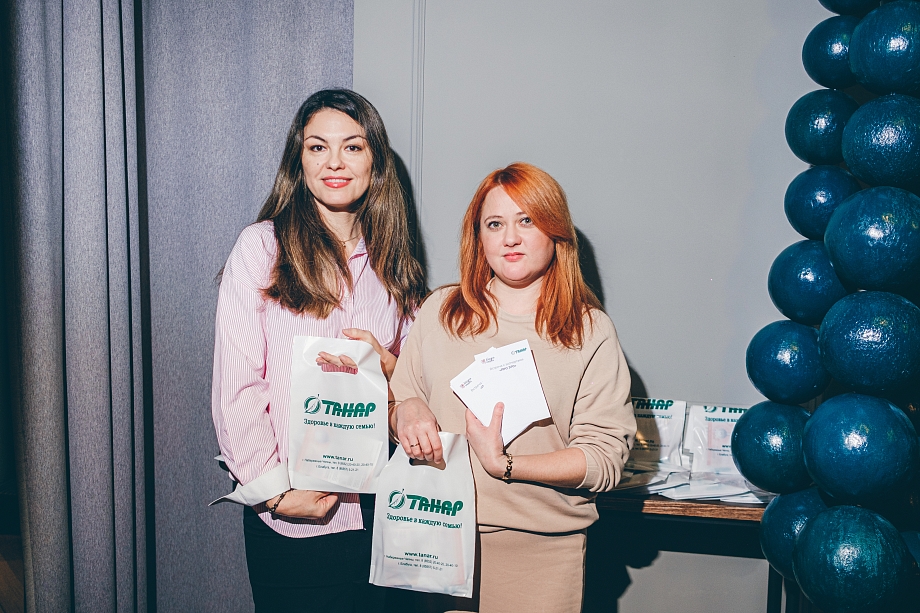 Встреча «Про это» с Тановой: зачем Дарина удалила из зала фотографа и оператора