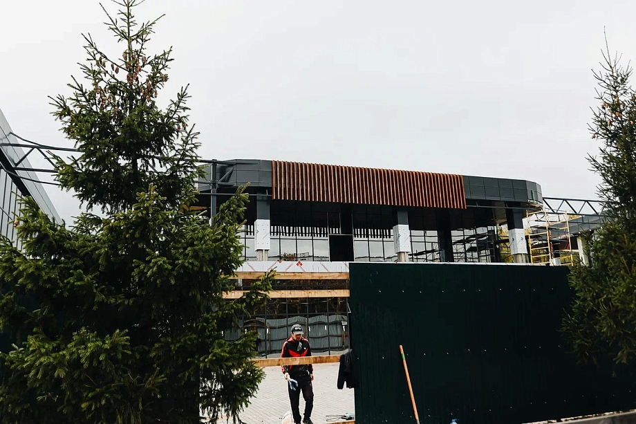 Фото: как идет строительство скандального объекта в парке Победы