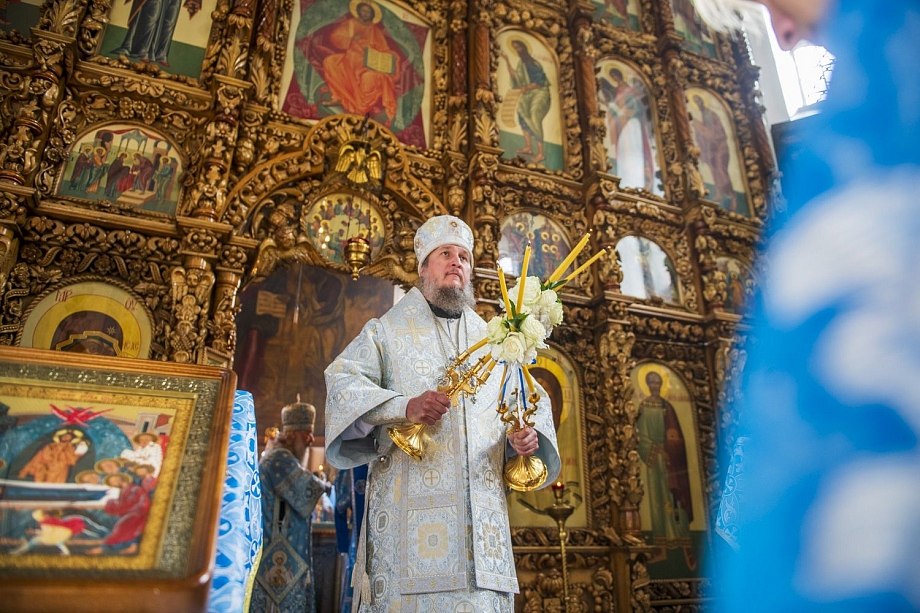 Фото: в Челнах прошла первая большая литургия новой епархии 