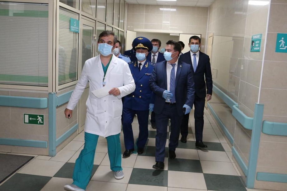 Главврач инфекционки заверил Нафикова: очередей в больнице больше не будет 