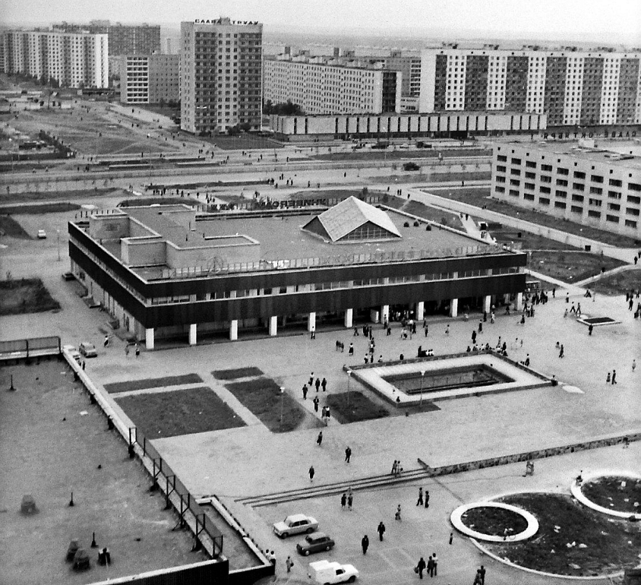 «Детский мир», Дом быта и универсамы – какими были ТЦ 70-х годов в Челнах