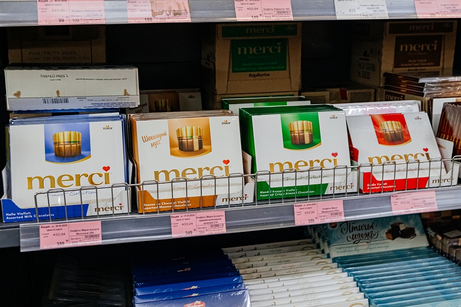 Новый год наступает с «Агат»: богатый стол, сладкие подарки и призы