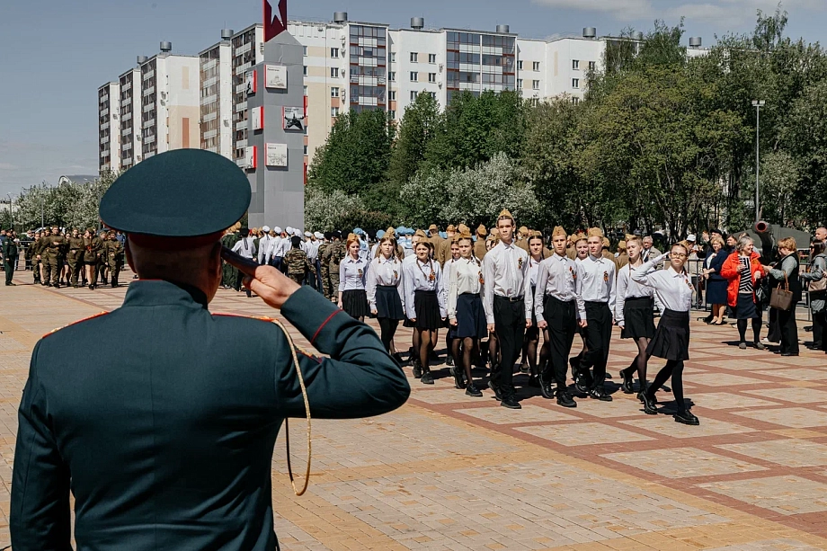 В Челнах торжественно открыли бюст Героя России Сергея Чебнева (фото)