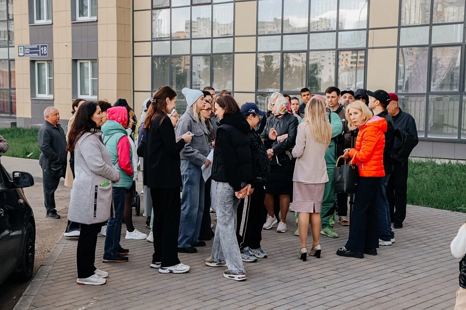 Жители ЖК «Маяк» вышли с бунтом против строительства дома внахлест (фото)