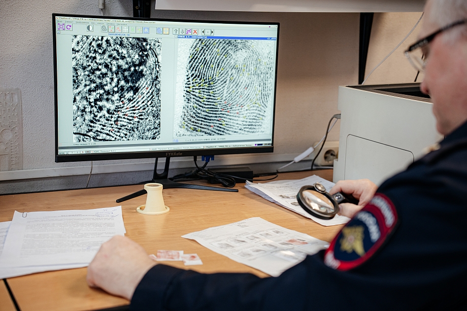 «Почти половина преступлений раскрывается по оставленным следам. В основном это руки»