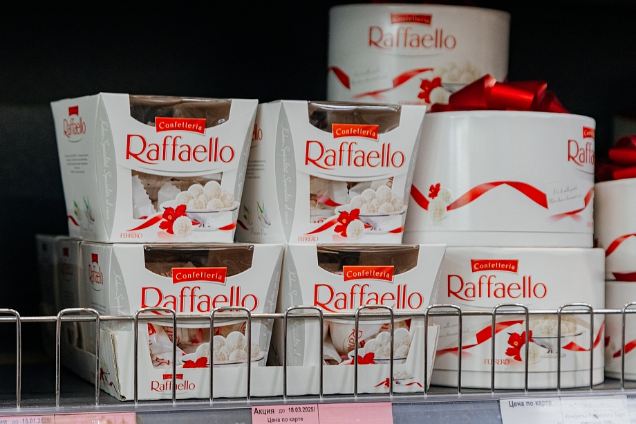 Новый год наступает с «Агат»: богатый стол, сладкие подарки и призы