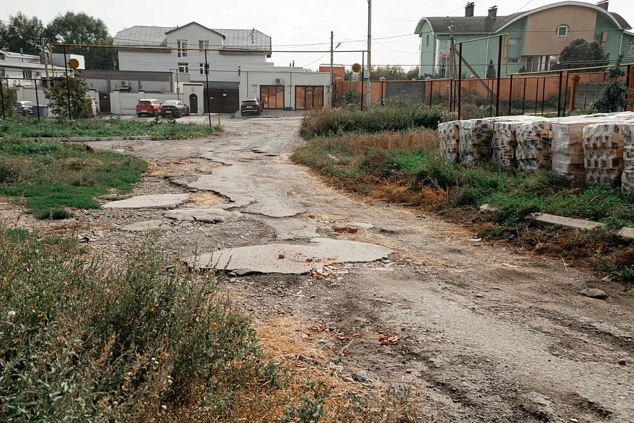 Фото: жители Орловки ждут потопов – в поселке не осталось дорог 