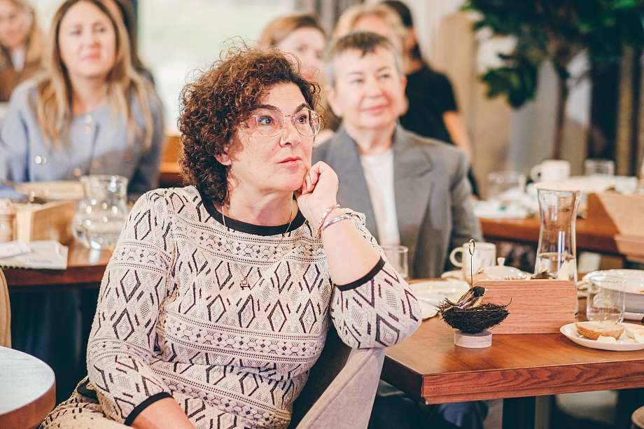 Встреча «Про это» с Тановой: зачем Дарина удалила из зала фотографа и оператора