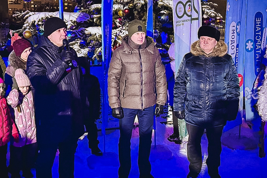 Открытие новогодней елки в Челнах объединило жителей 38 комплекса