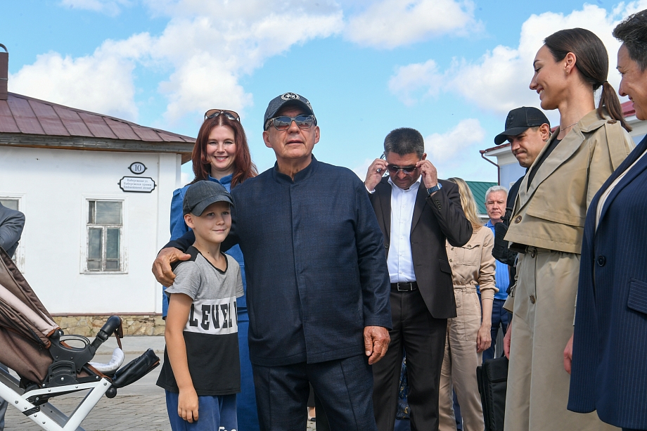 Рустам Минниханов оценил, как идет благоустройство исторических мест в Елабуге 