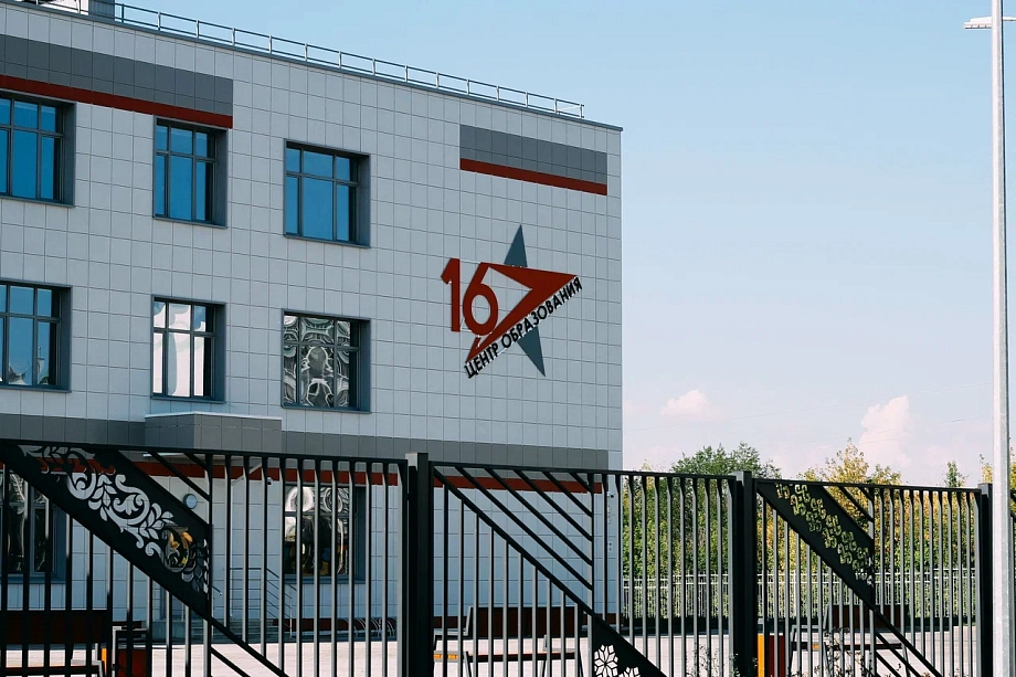 «У директора сложилось предвзятое отношение ко мне. Он начал меня терроризировать, говорить: «Увольняйтесь». «У директора сложилось предвзятое отношение ко мне. Он начал меня терроризировать, говорить: «Увольняйтесь».