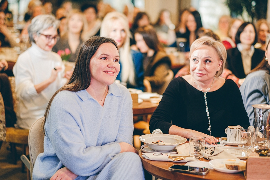 Встреча «Про это» с Тановой: зачем Дарина удалила из зала фотографа и оператора