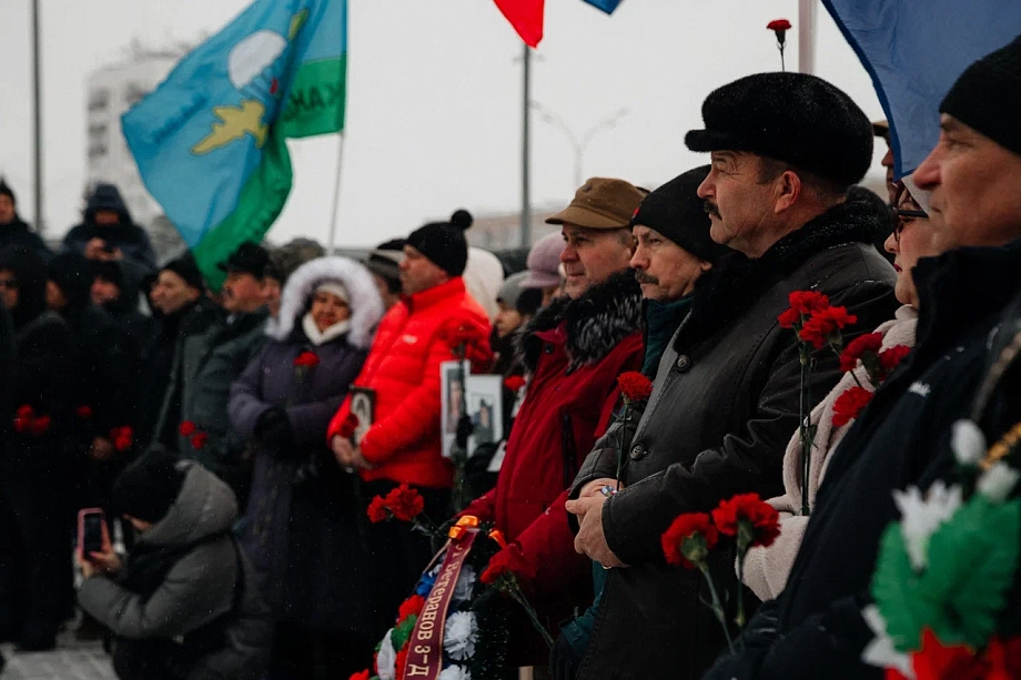 Фото: в Челнах почтили память воинов-интернационалистов