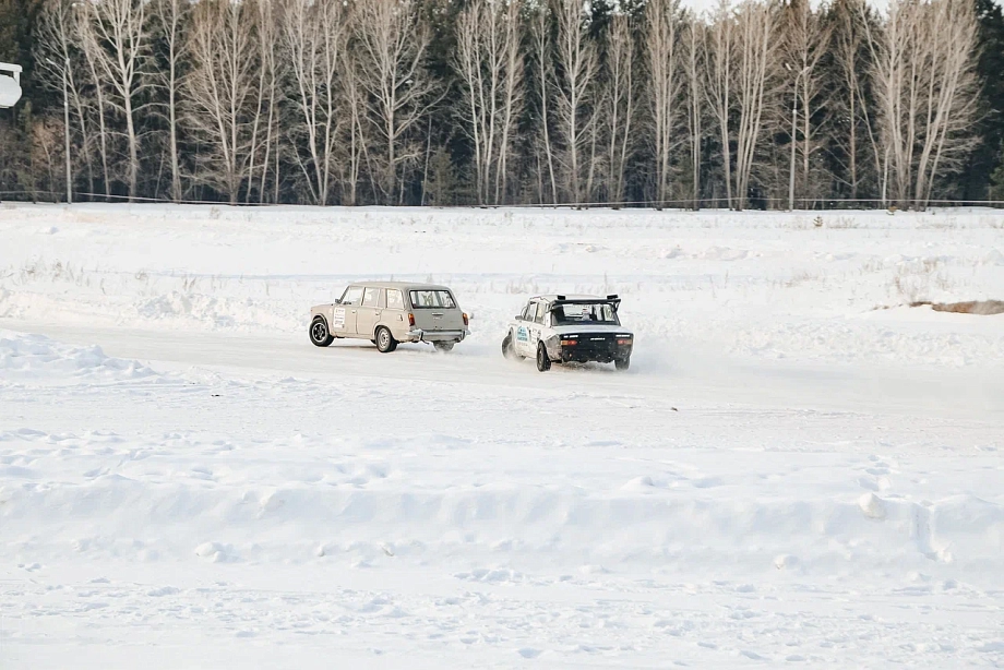 Фото: как челнинские дрифтеры гоняют на городском ипподроме