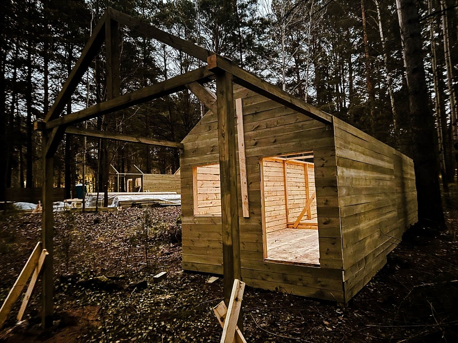 В парке Челнов возводят первые вольеры парка альпак В парке Челнов возводят первые вольеры парка альпак