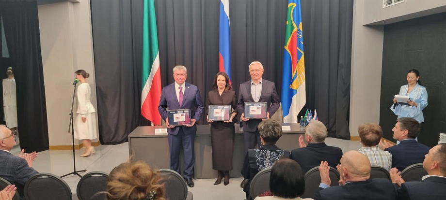 «Я в детстве был филателистом» – Когогин на гашении марки к юбилею КАМАЗа