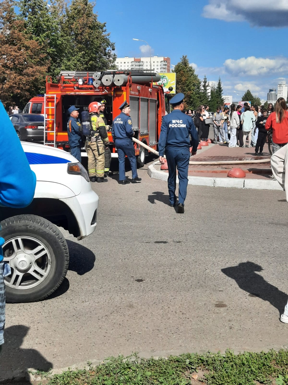 МЧС: при пожаре в ТЦ EuropaCenter в Челнах пострадали два человека (фото)