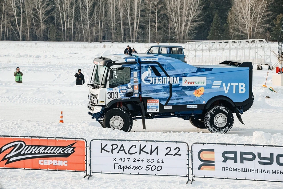 Фото: как челнинские дрифтеры гоняют на городском ипподроме