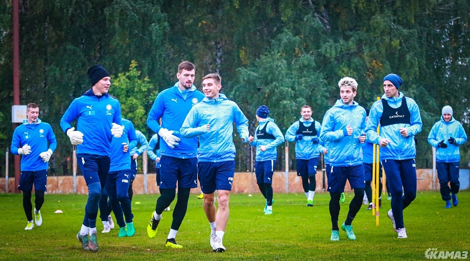 Футбольный клуб «КАМАЗ» готовится к матчу с командой из Оренбурга (фото)