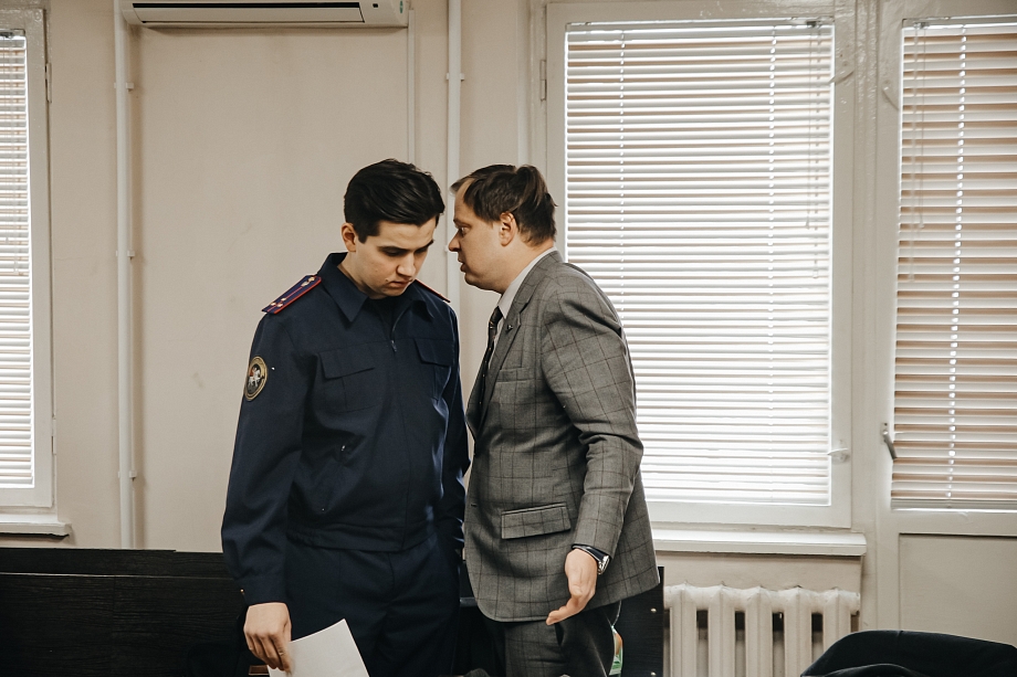 Фото: главу Камских Полян Салахутдинова доставили в суд