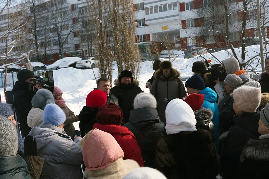 «Куда смотрят наши депутаты?! Жириновского нет, он бы всем сказал. Не дадим поставить вышку!»