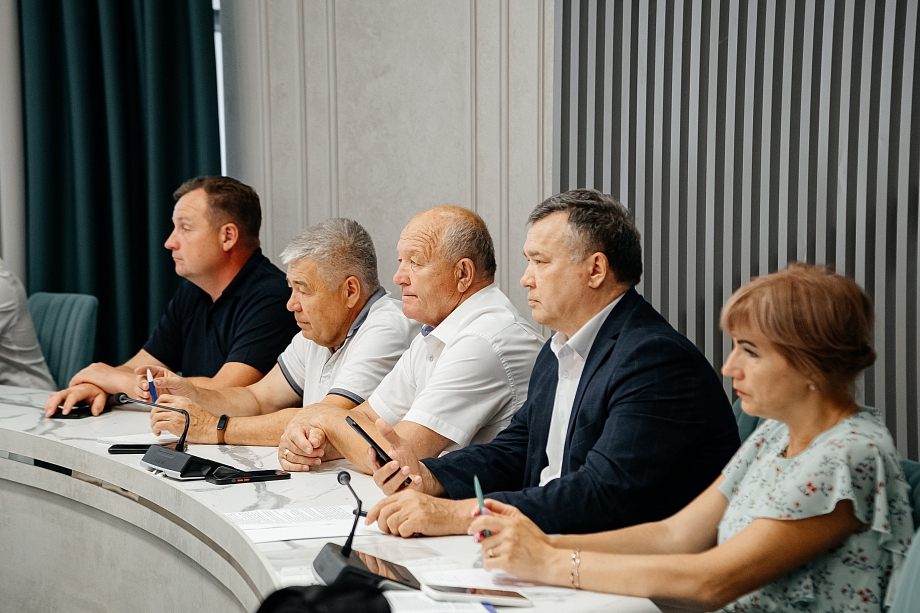 «Какие машины наш автопром выпускает – это вопрос не к нам, не мы их делаем! Ну разве можно называть их «душегубками»?!» «Какие машины наш автопром выпускает – это вопрос не к нам, не мы их делаем! Ну разве можно называть их «душегубками»?!»