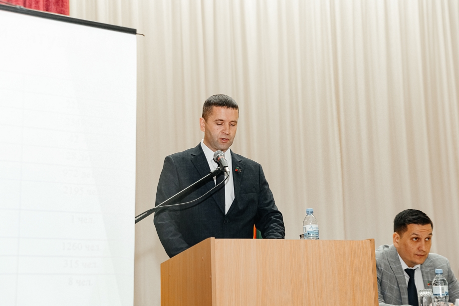 «Надо зажигать народ! Утром вереница машин едет в Челны. Здесь надо делать рабочие места, ребята!»