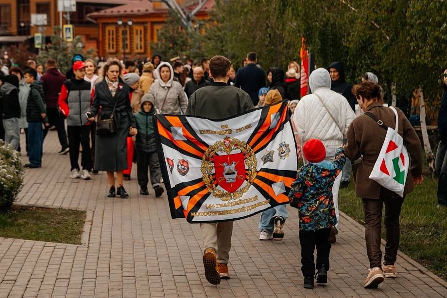 Фото: в День Победы в Челнах угощают солдатской кашей и учат плести сети
