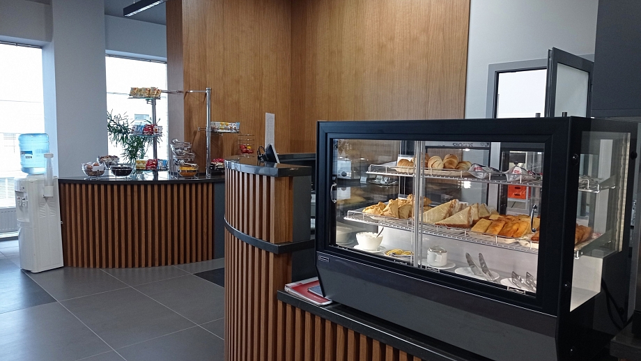 В новом терминале Бегишево открылся бизнес-зал со шведским столом