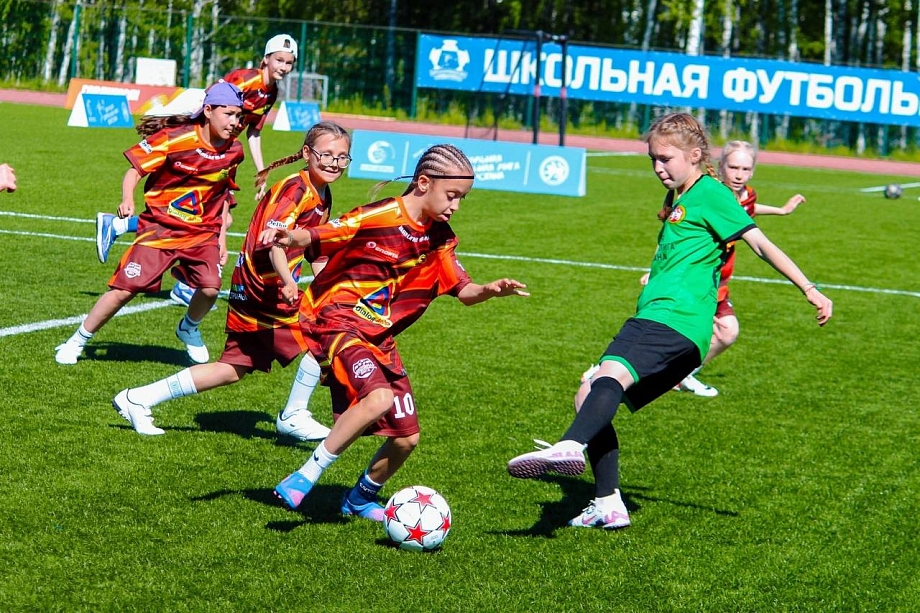 Эдуард Фаттахов: в Челнах стартовал 11-й сезон Школьной футбольной лиги Эдуард Фаттахов: в Челнах стартовал 11-й сезон Школьной футбольной лиги