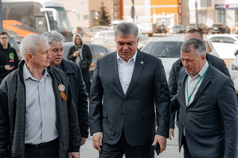 «За 939 миллионов рублей я каждые пять минут бы хлопал. За миллиард рублей можно и ладошки отбить, это же в город, не мне лично»
