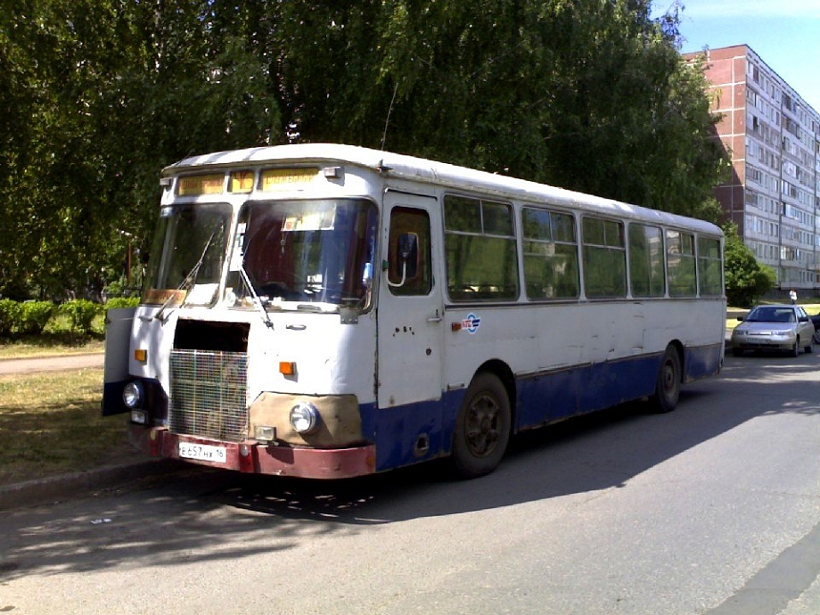 «Гармошки», газельки и НЕФАЗы – на чем перевозили челнинцев в разные годы (фото)